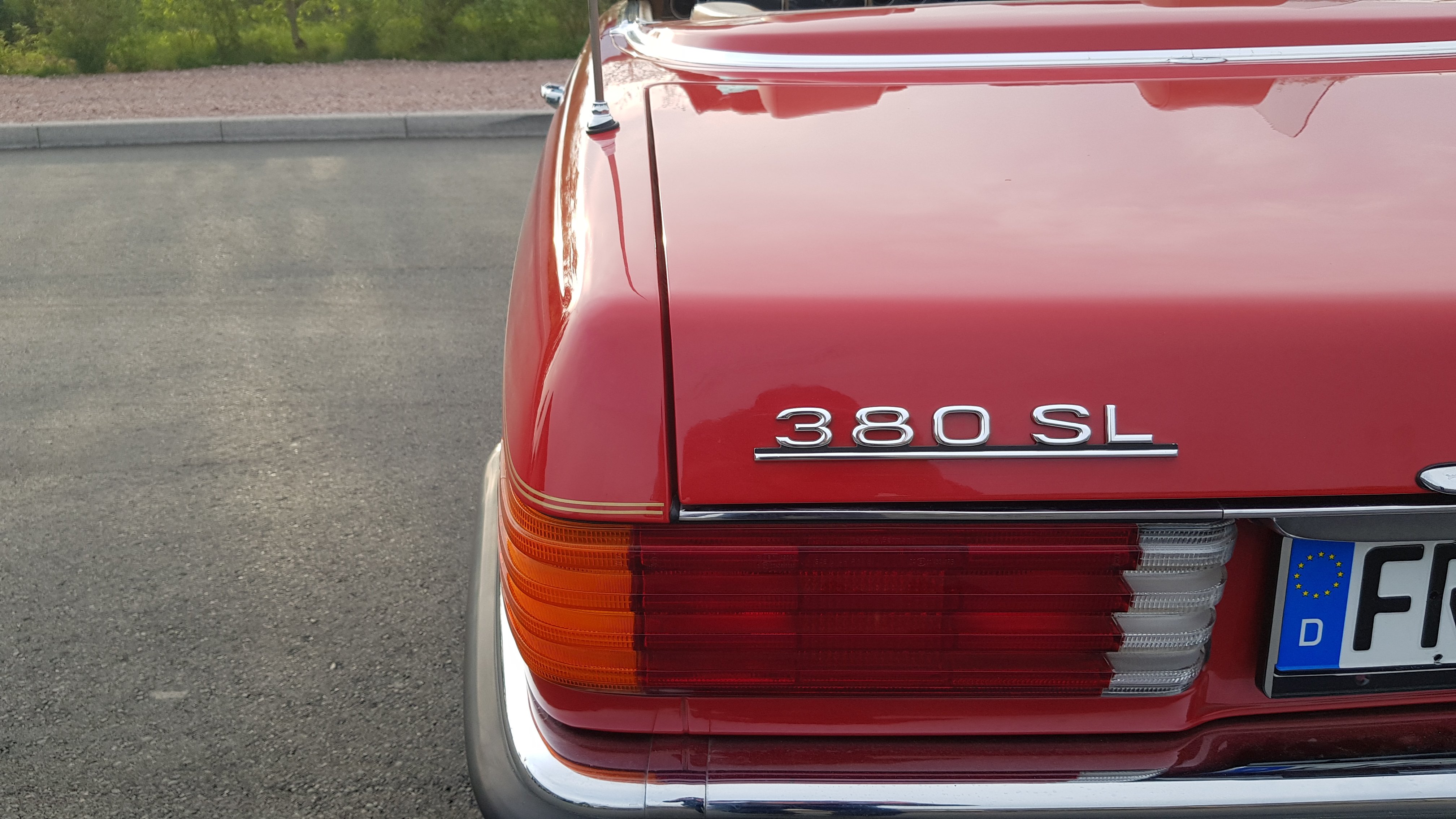 Mercedes-Benz 380 SL (R107)