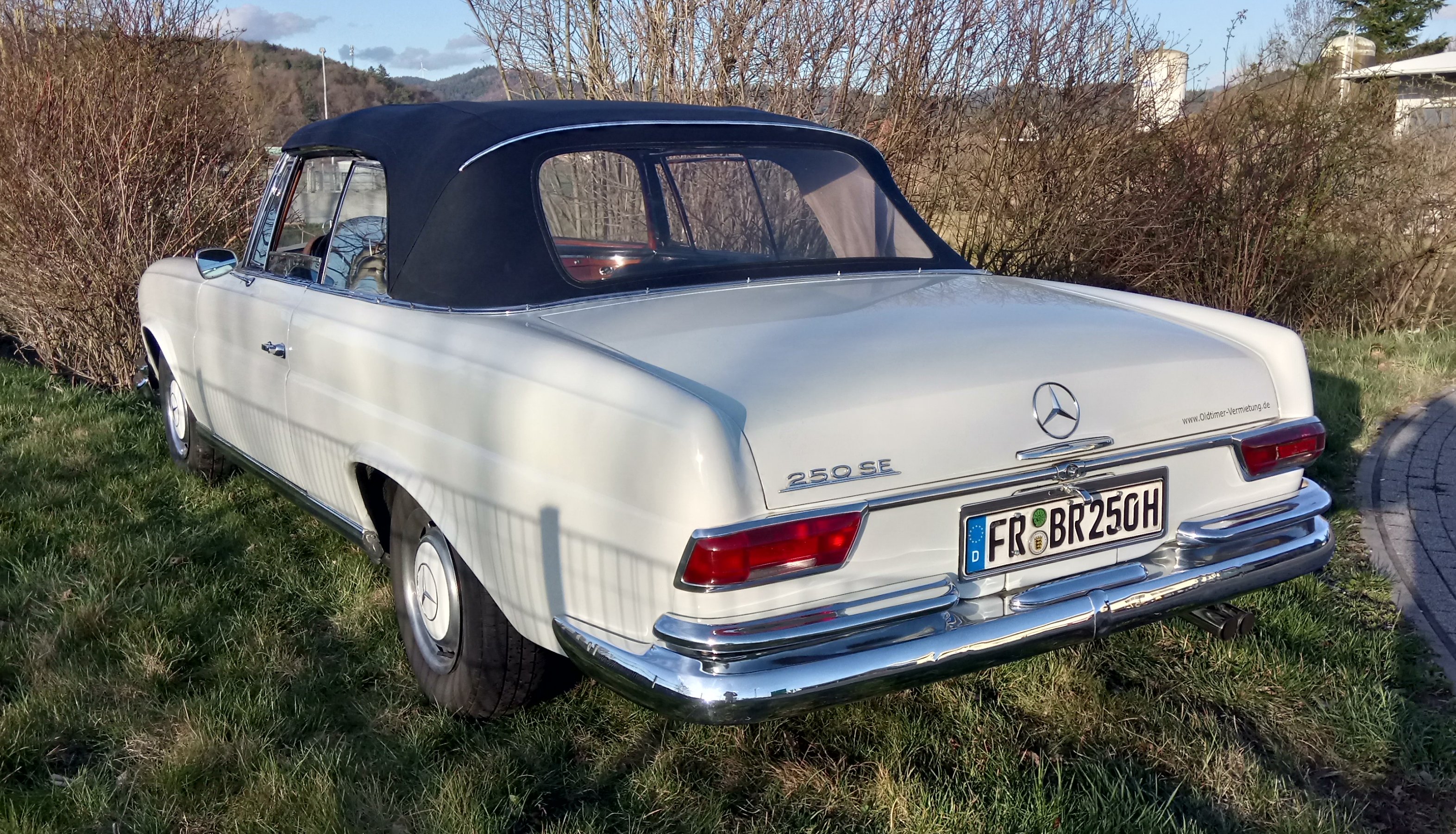 Mercedes-Benz 250 SE Cabriolet