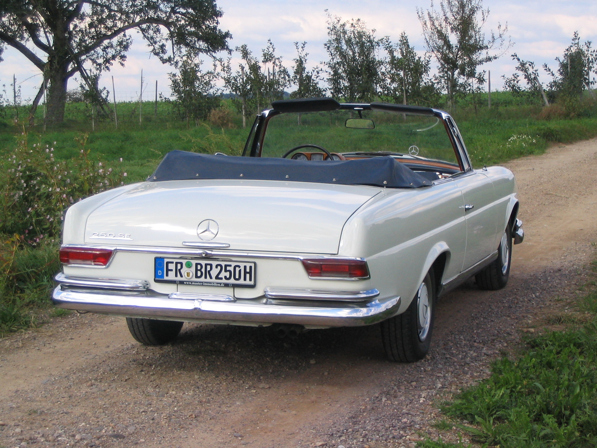 Mercedes-Benz 250 SE Cabriolet